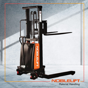 Xe nâng bán tự động chân rộng