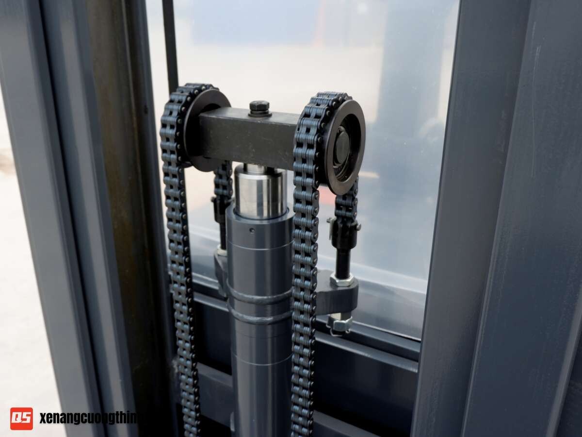 Xe nâng điện Stacker 1.5 Tấn có bệ đứng lái
