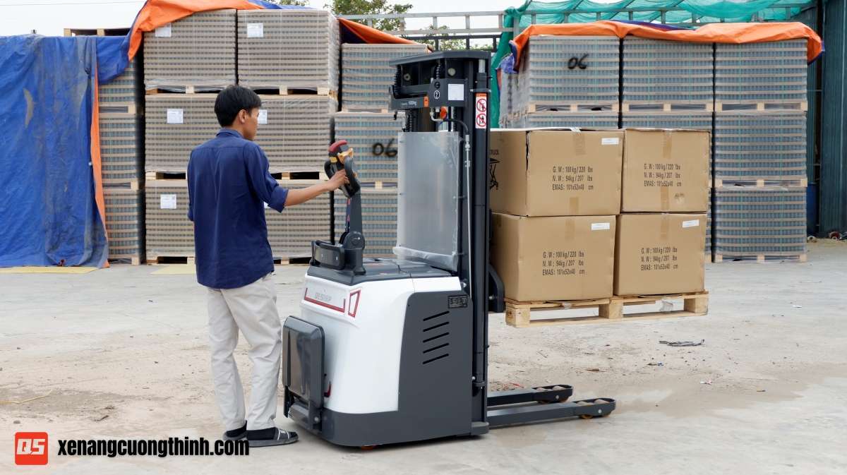 Xe Nâng Điện Stacker Đứng Lái 1.6 Tấn QES16-P