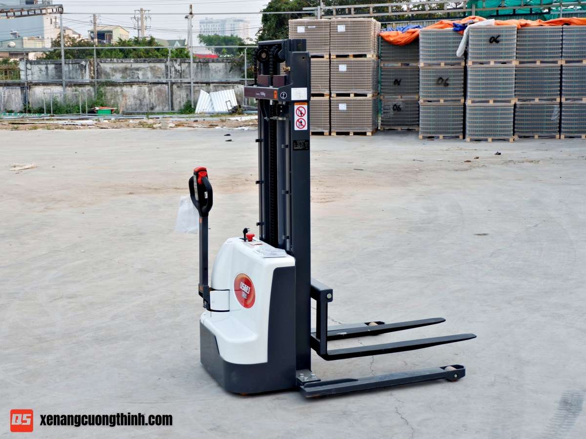 Xe nâng điện chân rộng 1.5 Tấn dùng cho pallet 2 mặt