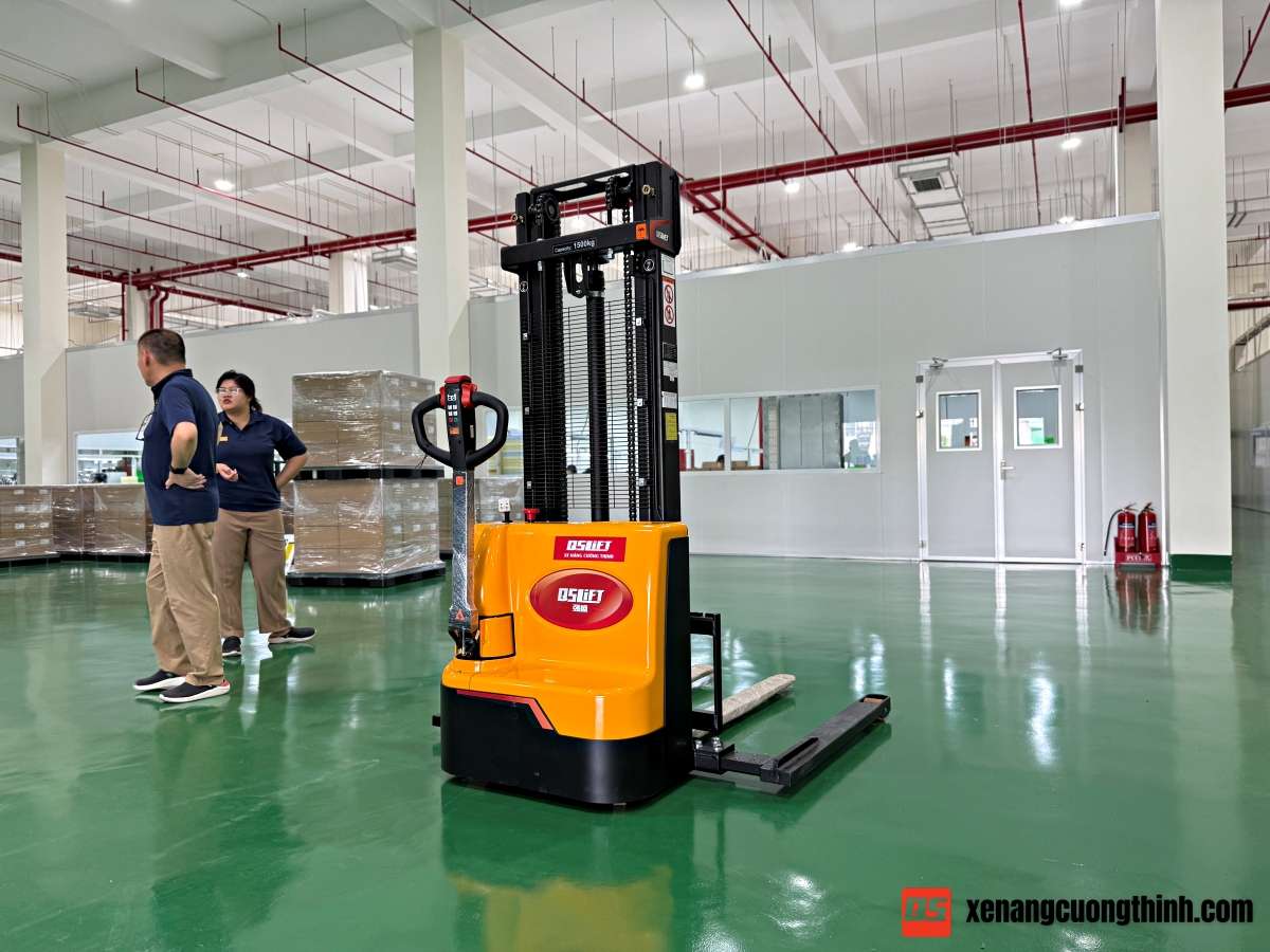 Xe Nâng Điện Chân Rộng - Chân Khuỳnh | Dùng Cho Pallet 2 Mặt