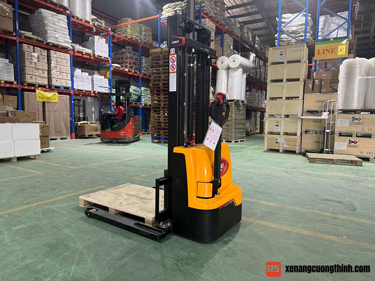 Xe nâng điện chân rộng 1.5 Tấn Straddle Leg QES15E-SL