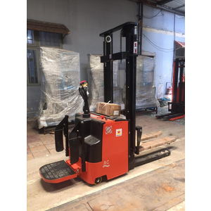 ELECTRIC STACKER