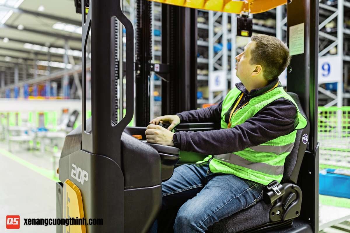 Xe nâng điện đứng lái Reach Truck 2 Tấn RT20PRO