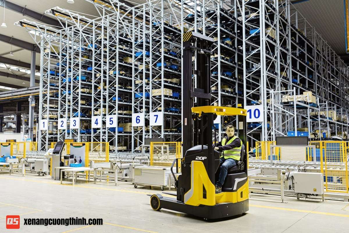 Xe nâng điện đứng lái Reach Truck 2 Tấn RT20Pro