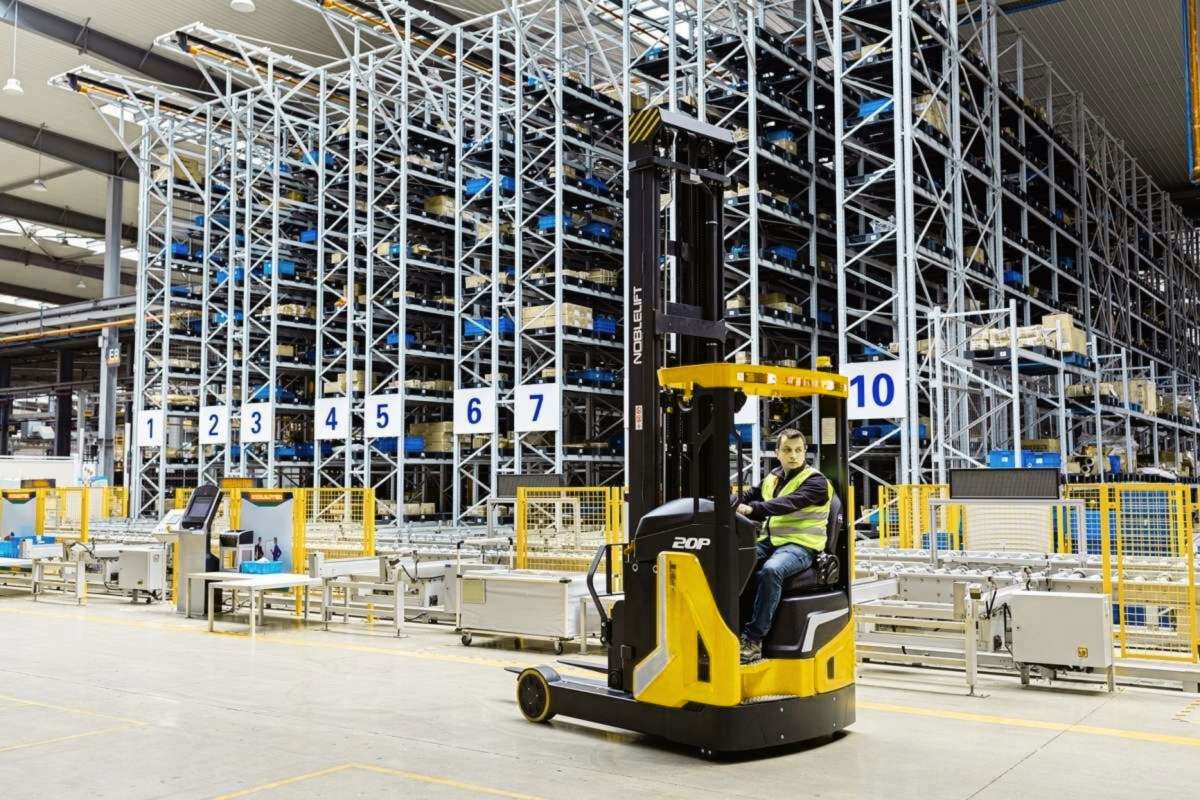 Xe nâng điện đứng lái Reach Truck 2 Tấn - RT20Pro
