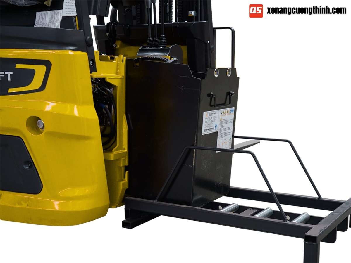 Khoang pin trang bị con lăn giúp dễ dàng thay thế, bảo trì