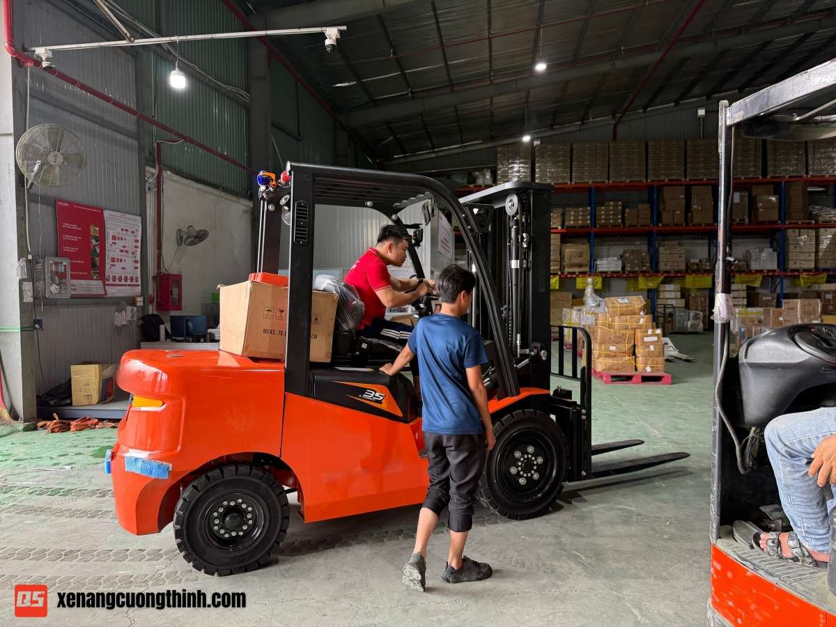 Xe Nâng Điện Ngồi Lái 3.5 Tấn | Xe Nâng Cường Thịnh
