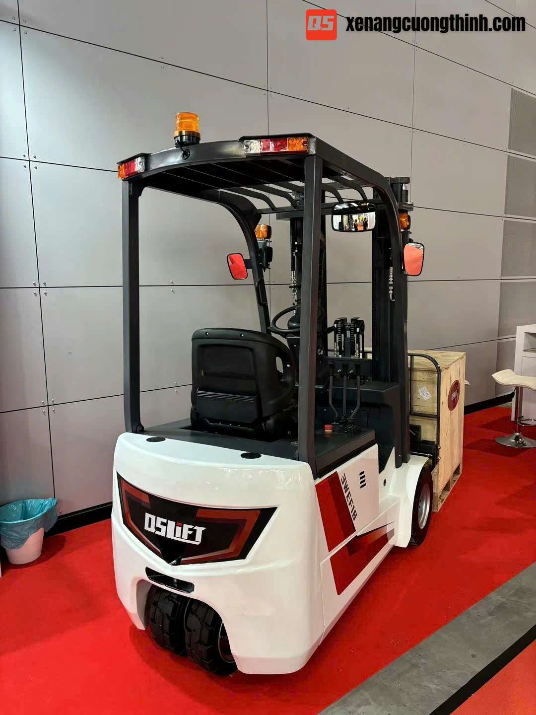 Xe nâng điện ngồi lái 3 bánh