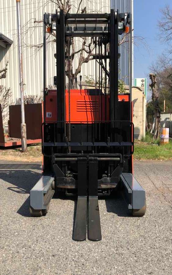 Xe nâng điện ngồi lái cũ Toyota