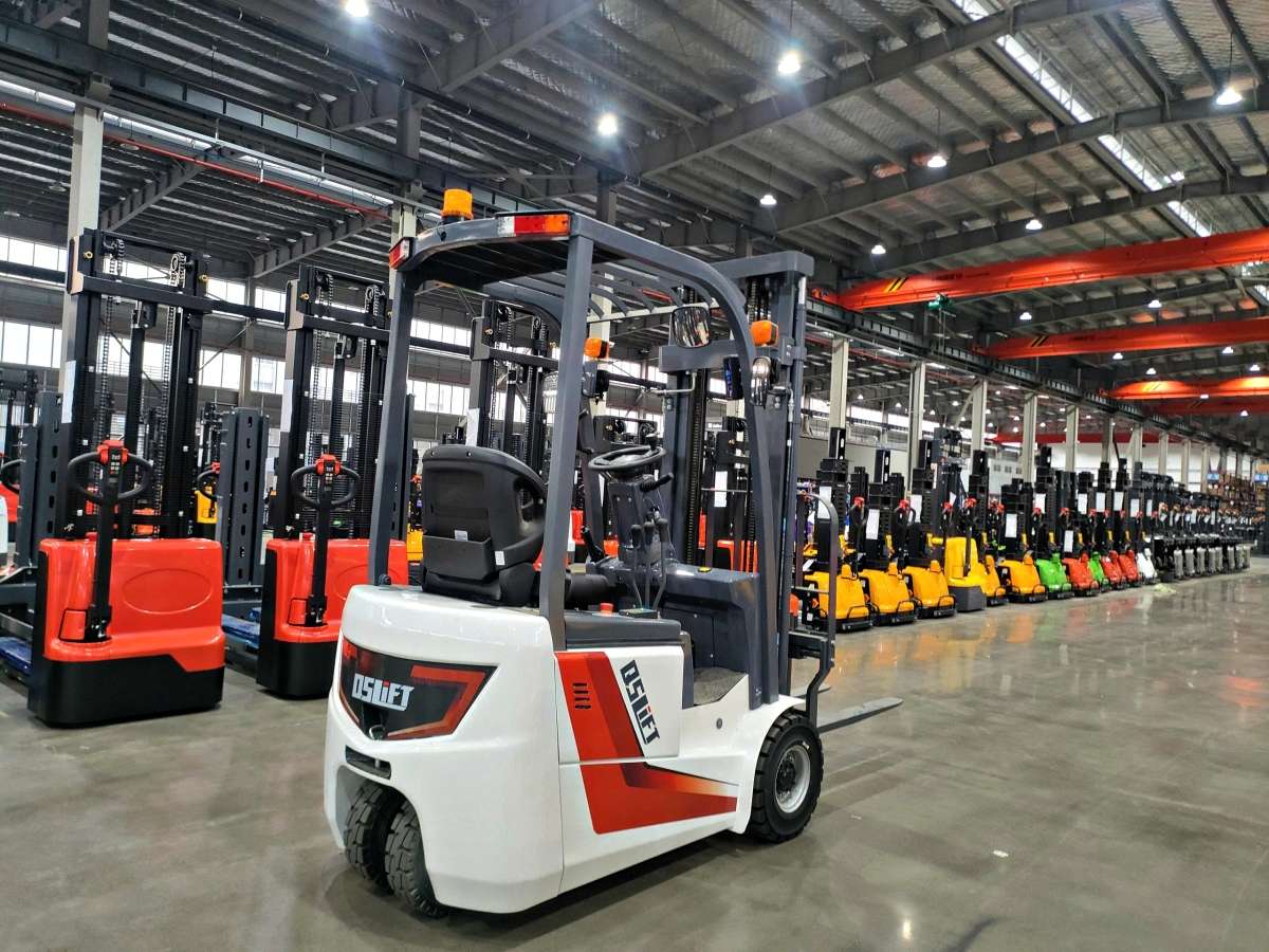 Xe nâng điện ngồi lái - hiệu suất cao trong kho lớn