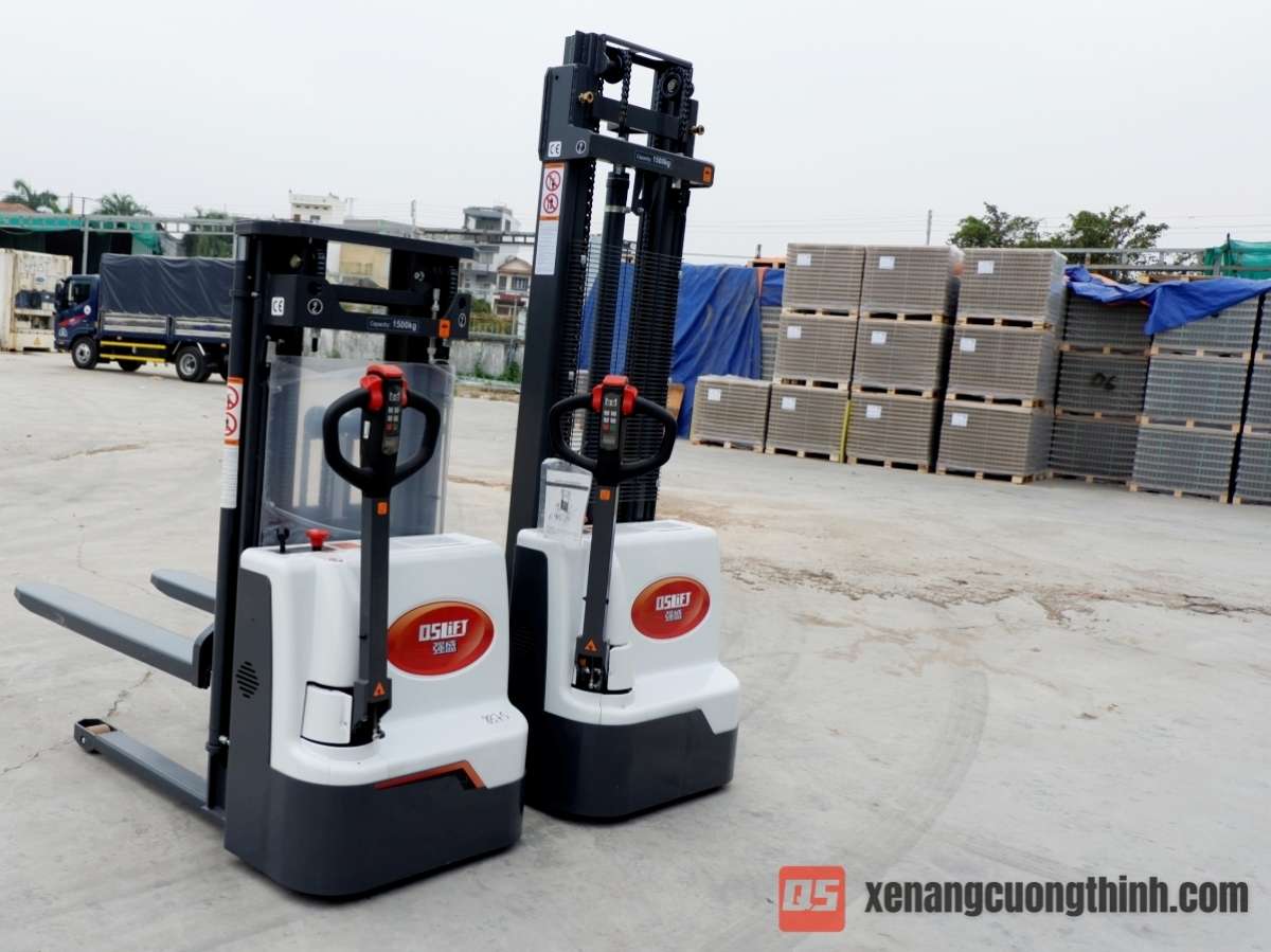 Xe nâng điện Stacker Full Free Lift - Chui Container - QES15E