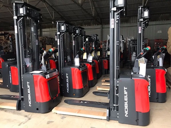 Xe nâng điện stacker 2 Tấn Noblelift