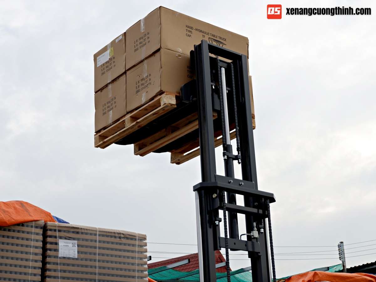 Xe nâng điện Stacker 2 Tấn | Có bệ đứng lái