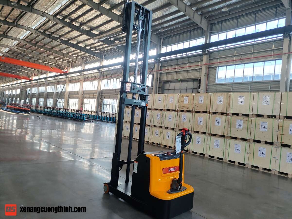 Xe nâng điện stacker có đối trọng - Đi bộ lái | Xe Nâng Cường Thịnh