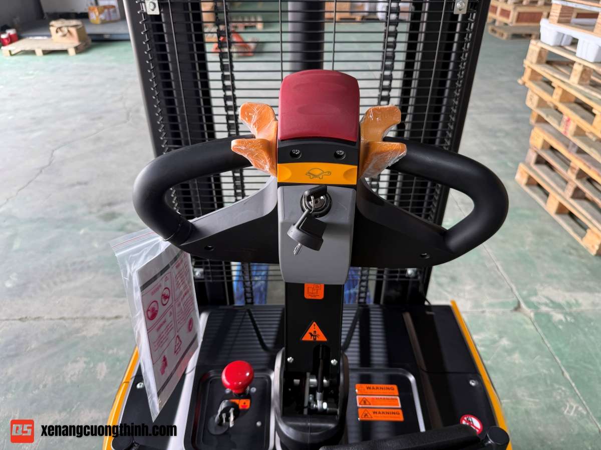 Xe Nâng Điện Stacker Đứng Lái 1.5 Tấn Giá Rẻ
