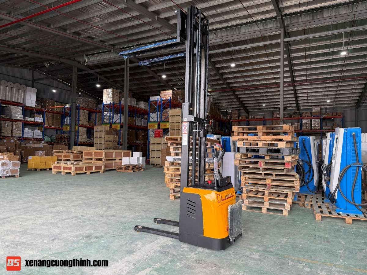 Xe Nâng Điện Stacker Đứng Lái 1.5 Tấn Giá Rẻ QES15E-P
