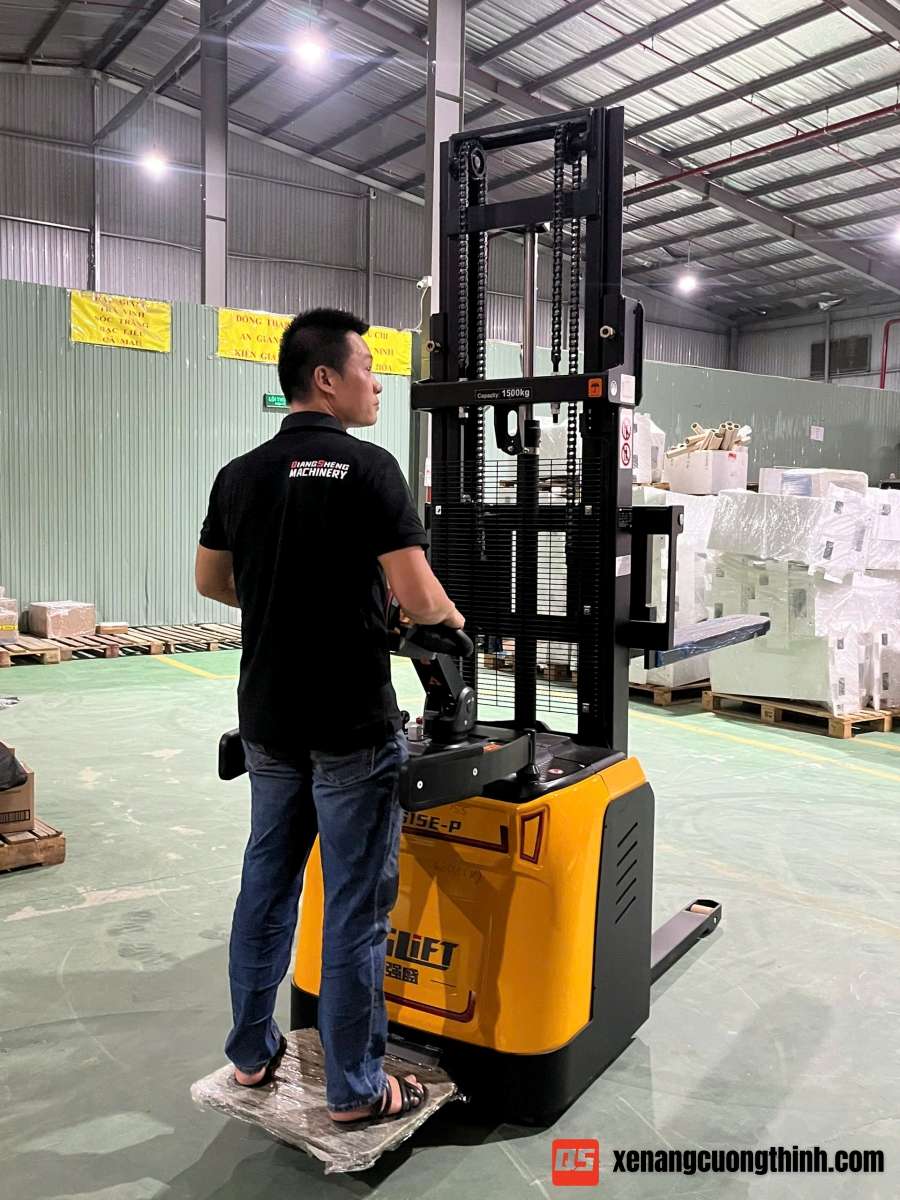 Xe Nâng Điện Stacker Đứng Lái 1.5 Tấn Giá Rẻ | QSLift QES15E-D