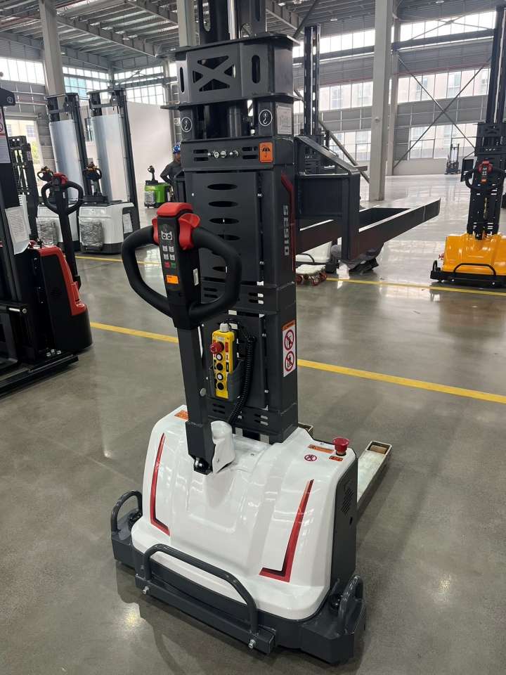 Xe nâng điện stacker tự leo 1 Tấn QSLift SES10