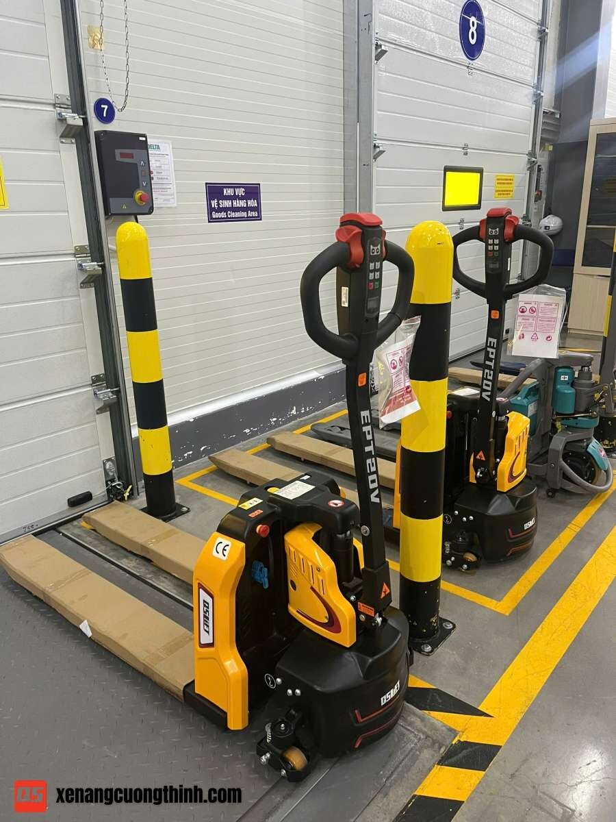 Bàn Giao Xe Nâng Tay Điện Thấp 2 Tấn Lithium QSlift EPT20V