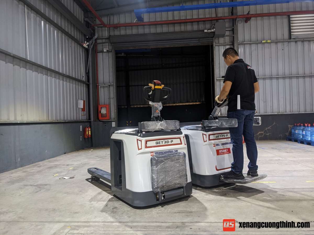 Xe Nâng Tay Điện Có Bệ Đứng Lái | QET20-P / 25-P