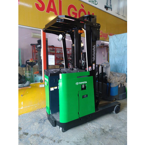 Xe nâng Toyota 1800kg 4m
