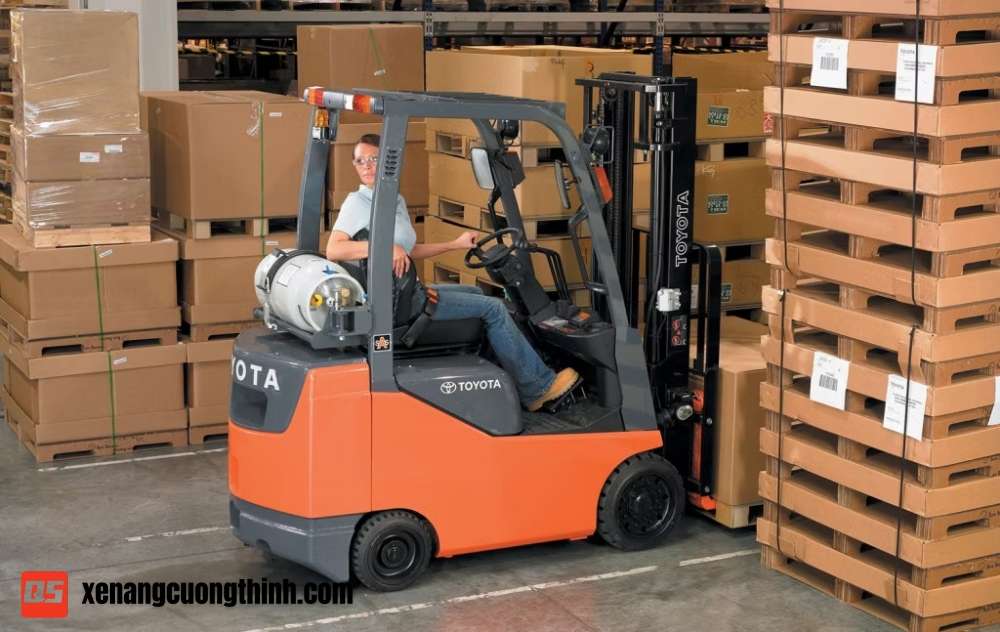 Xe nâng đối trọng động cơ gas