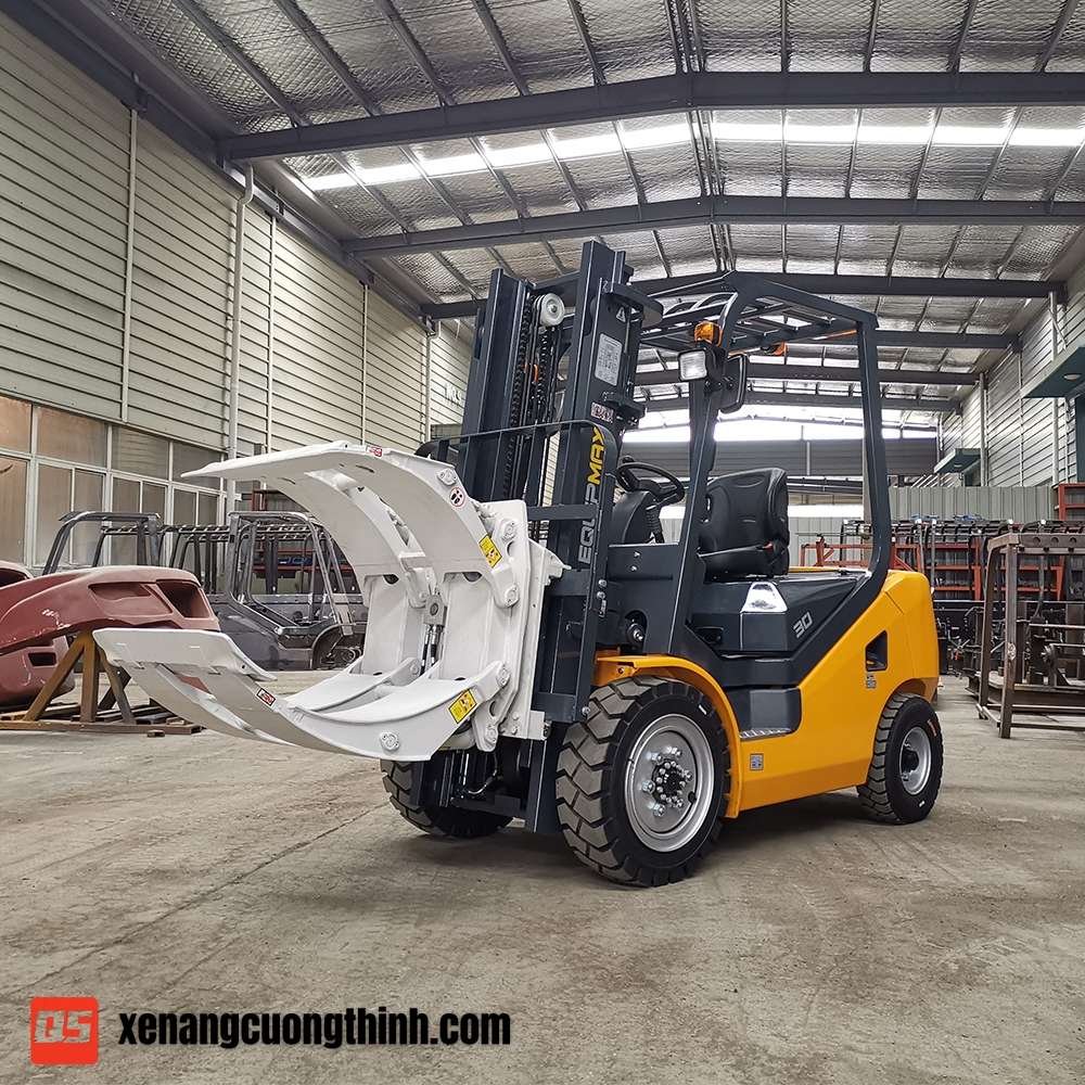 Xe nâng kẹp cuộn