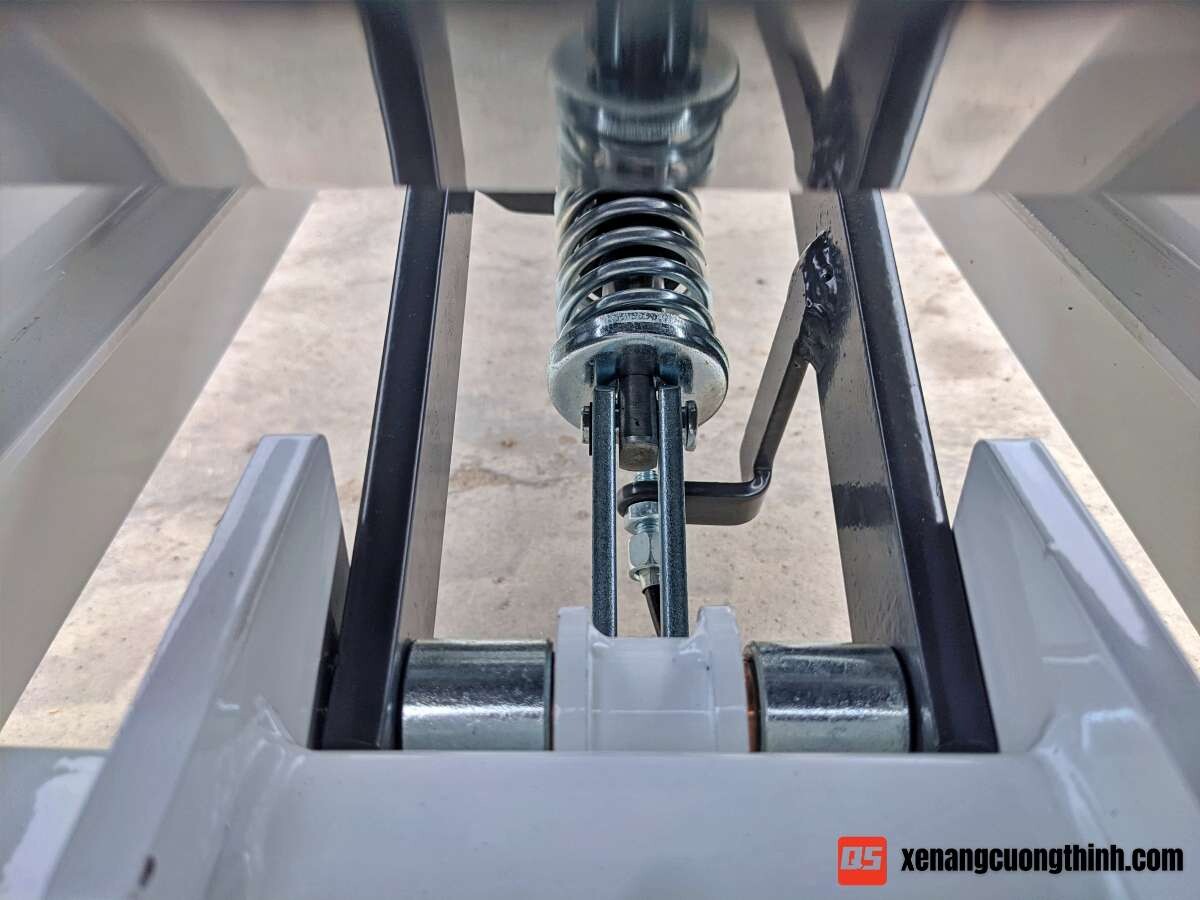 Chi tiết cụm bơm thủy lực xe nâng mặt bàn 1000Kg
