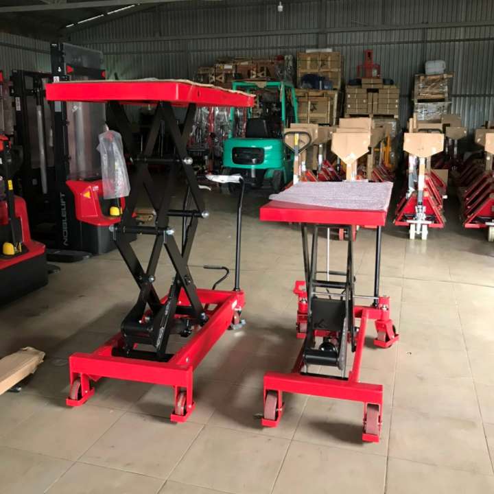 Xe nâng mặt bàn 1500kg