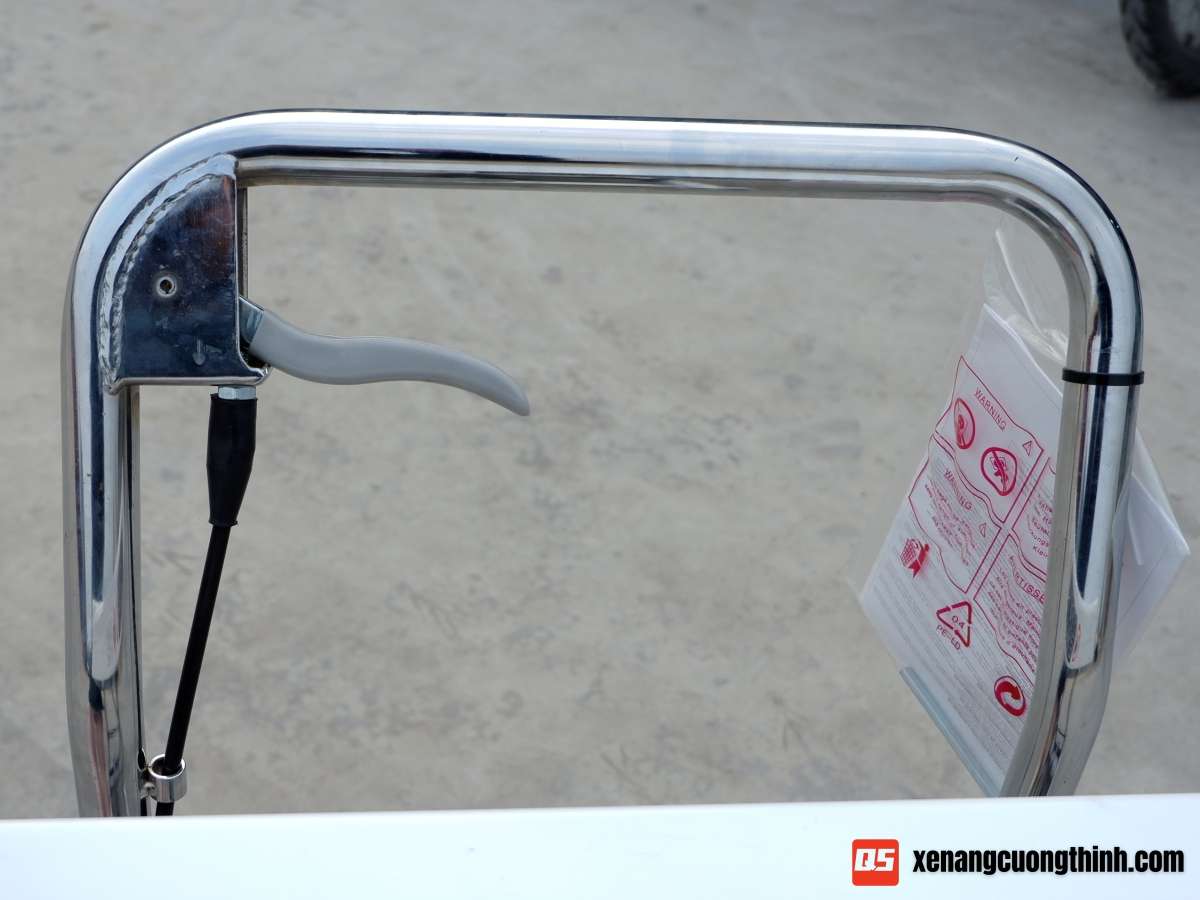 Tay cầm và tay xả