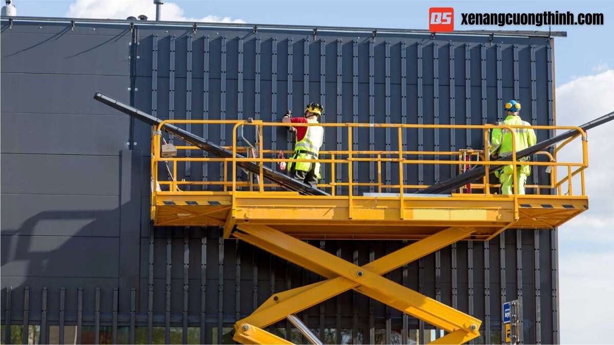 Xe nâng người làm việc trên cao là gì?