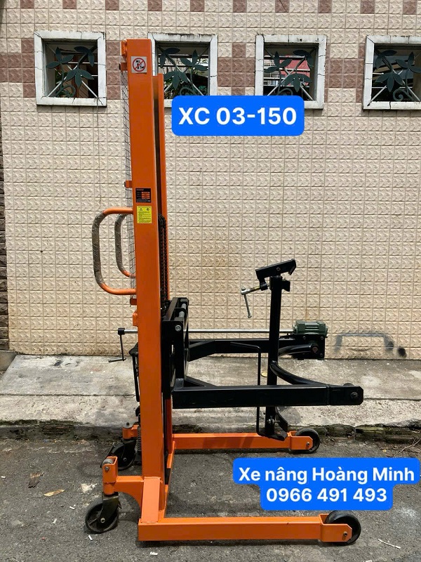 Xe nâng Hoàng Minh cung cấp xe nâng quay đổ phuy- xe nâng quay chiết phuy- xe nâng phuy giá rẻ tại HCM