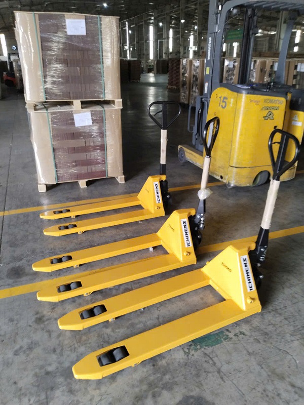 Xe nâng tay 2500kg càng hẹp Ichimens giá rẻ được cung cấp bởi xe nâng Hoàng Minh