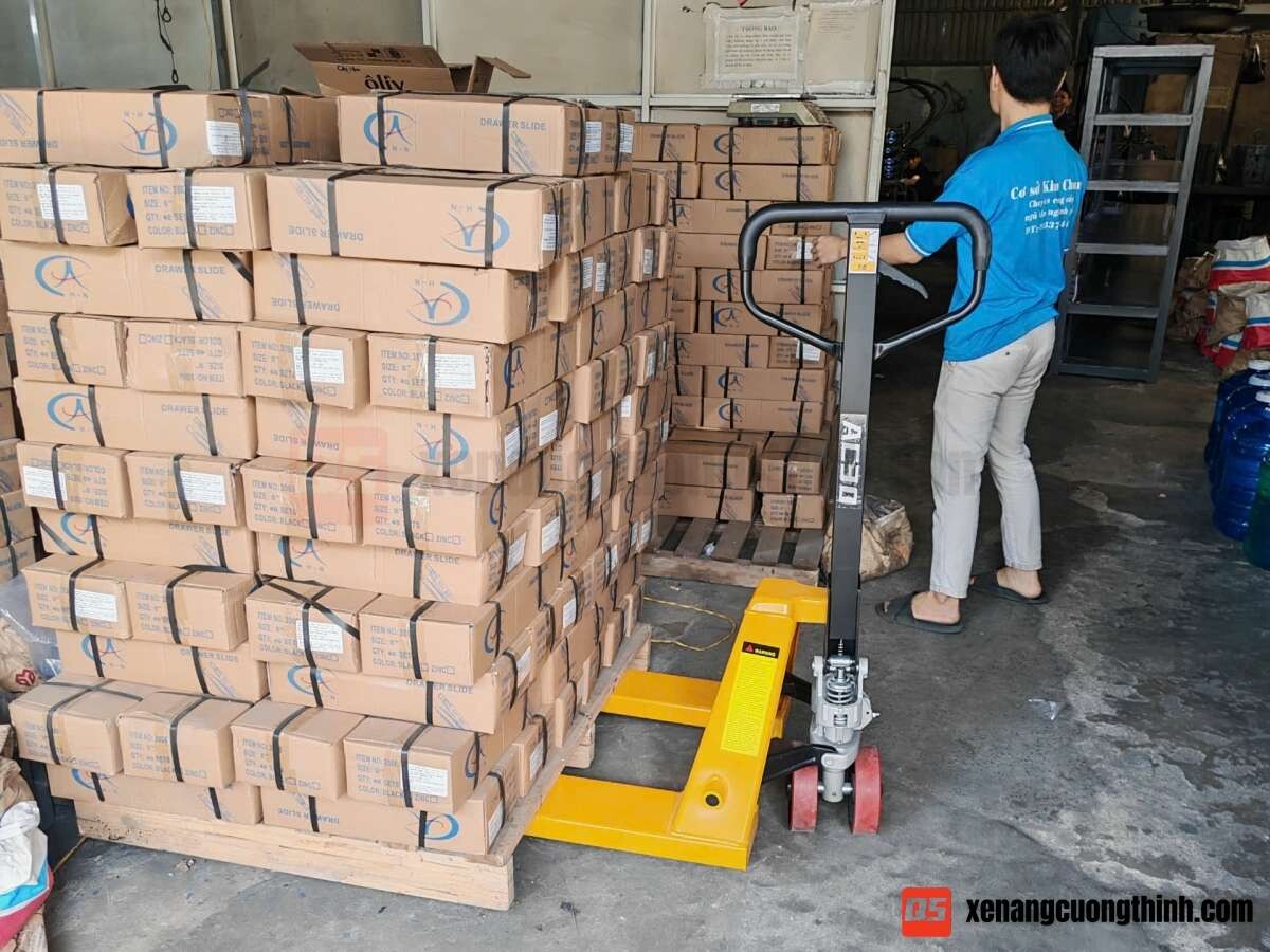Xe Nâng Tay Loại Nào Tốt?