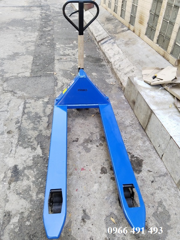 xe nang tay cang dai 1 met 4 , 2500kg giá rẻ tại HCM
