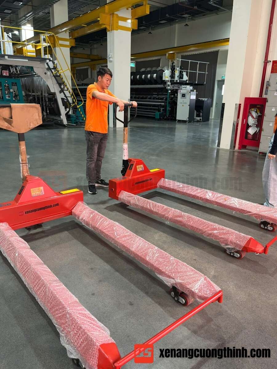 Xe Nâng Tay Càng Siêu Rộng