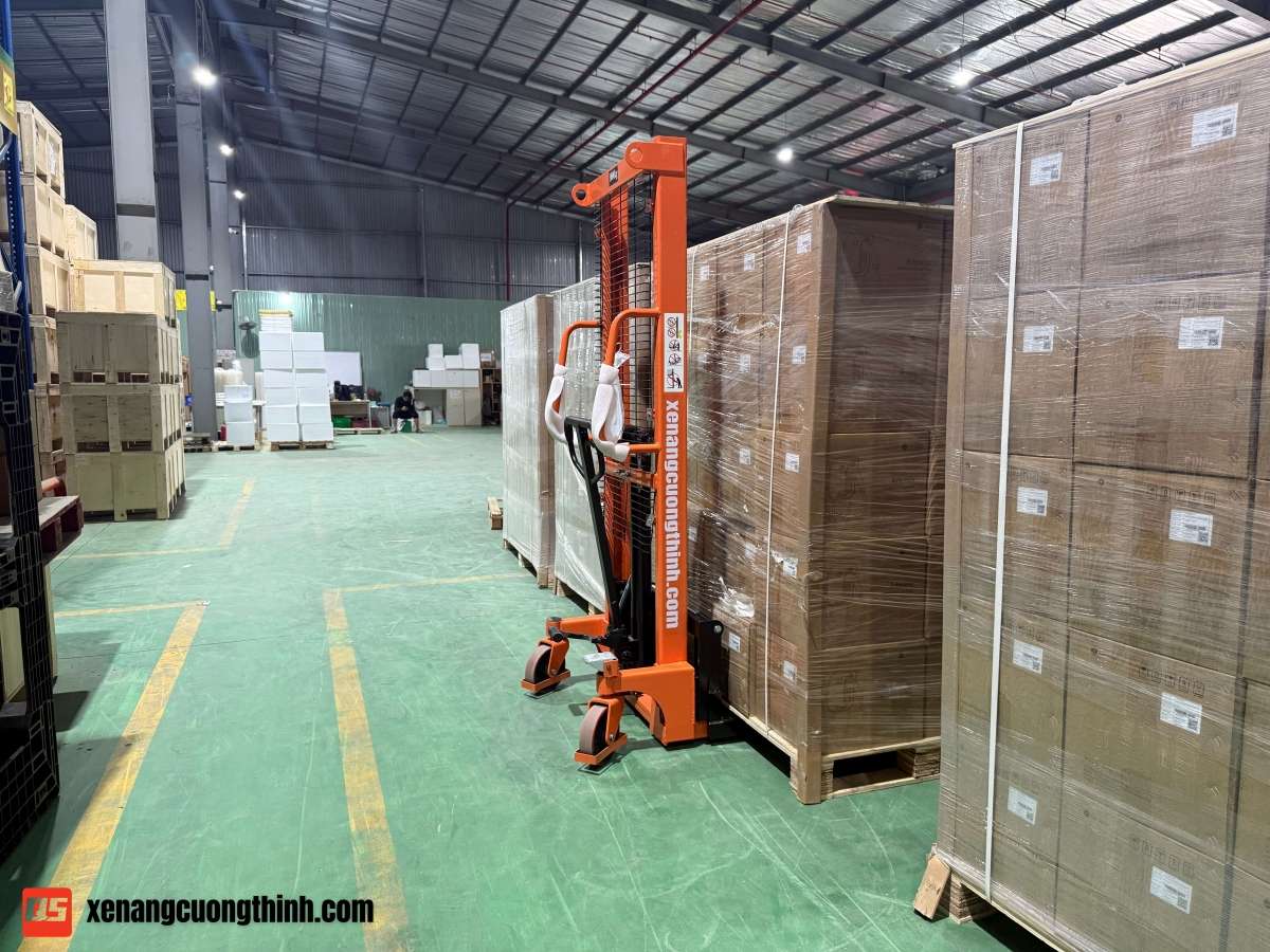 Xe Nâng Tay Cao 1 Tấn