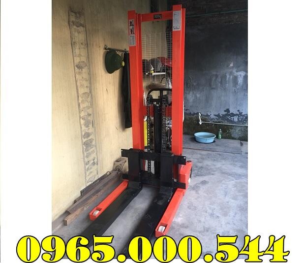 xe nâng tay cao 3 tấn 1.6 mét