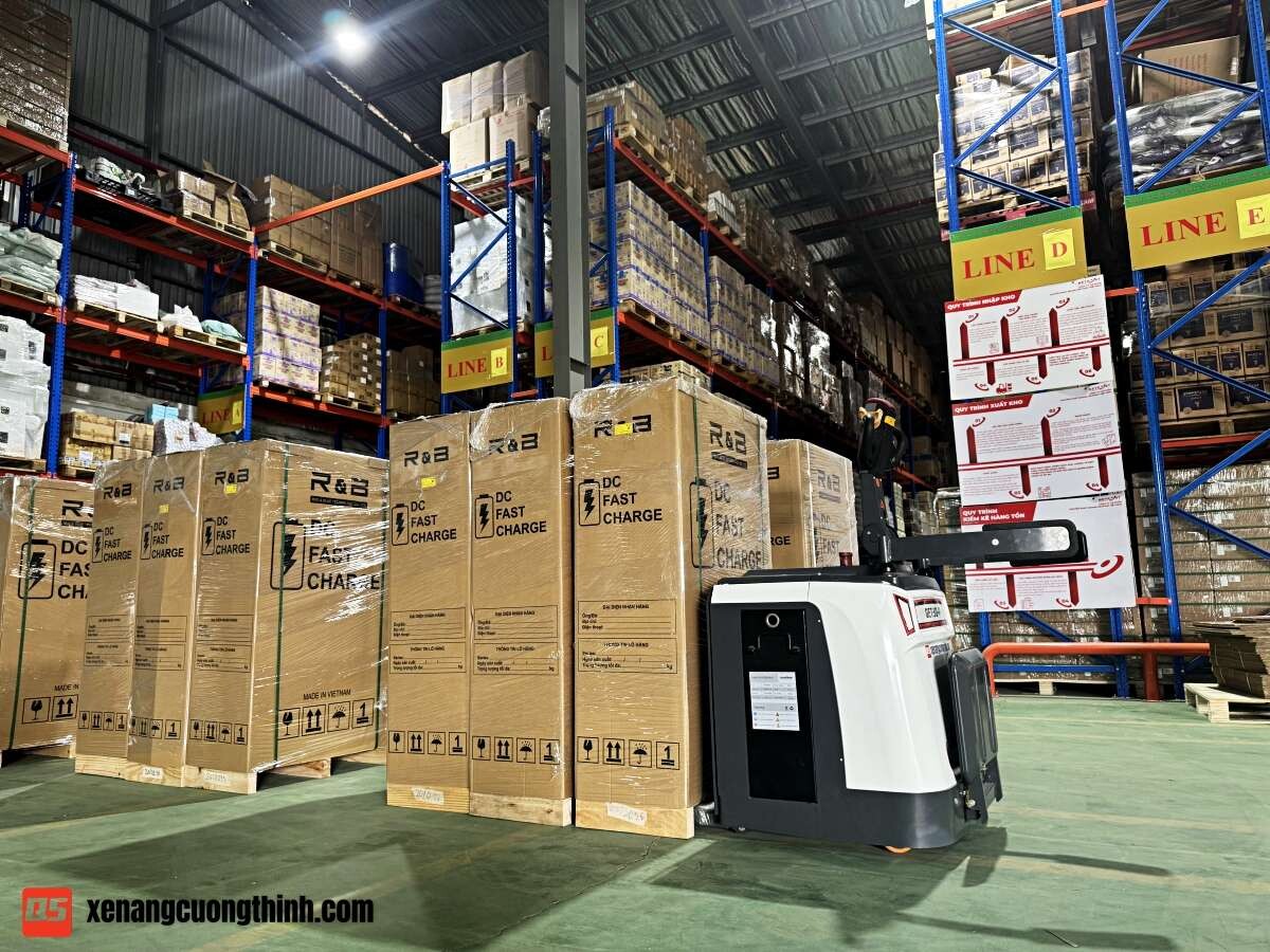 Xe nâng tay điện thấp 3 Tấn có bệ đứng lái | Xe nâng Cường Thịnh