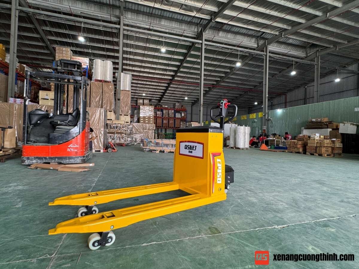 Xe nâng tay điện bánh cao su - xe nâng xây dựng - xe nâng công trình