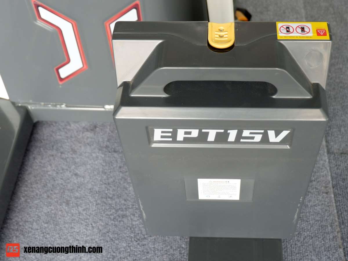 Xe nâng tay điện thấp 1.5 Tấn Lithium | EPT15V