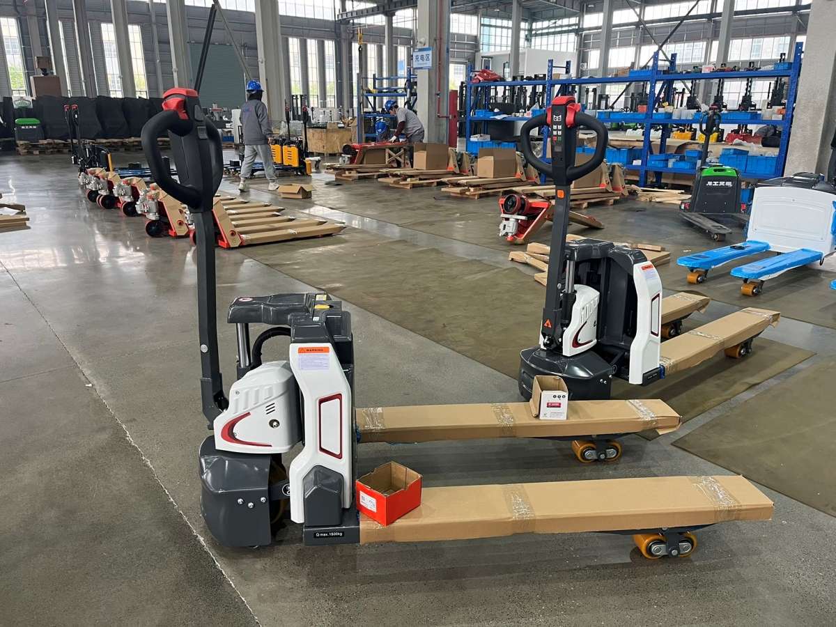Xe nâng tay điện thấp 1.5 Tấn - Lithium | QSLift EPT15V