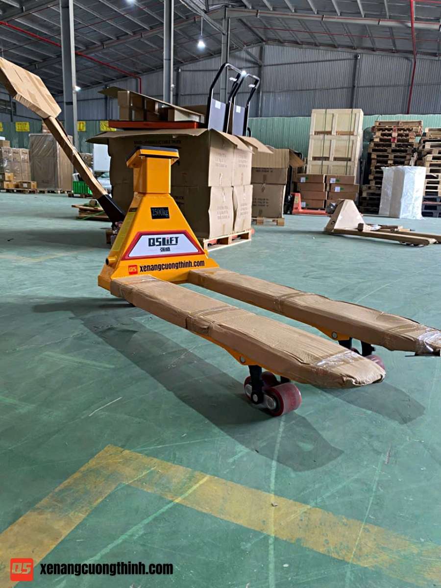 Xe Nâng Tay Gắn Cân Càng Hẹp