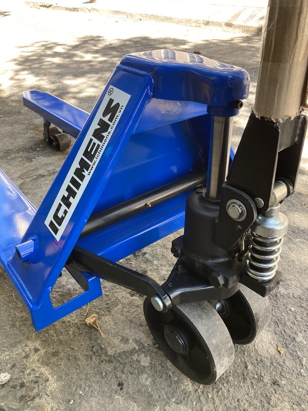 xe nâng tay 2000kg giá rẻ tại HCM