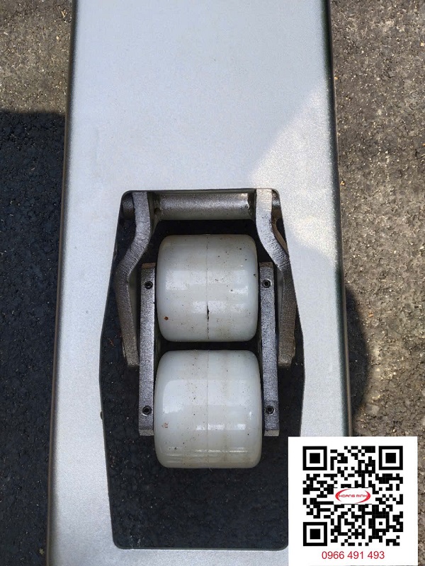 Xe nang tay inox 2500kg gia re