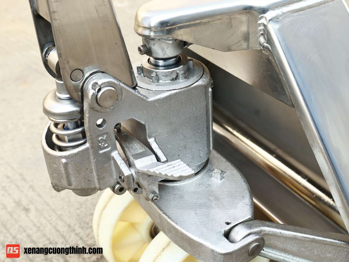 Cụm Bơm Của Xe Nâng Tay Inox Tại Cường Thịnh
