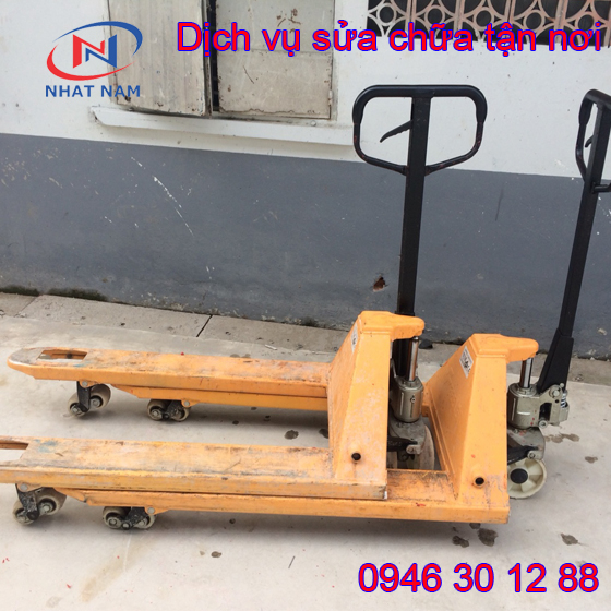 Xe nâng tay sau khi vệ sinh van xã