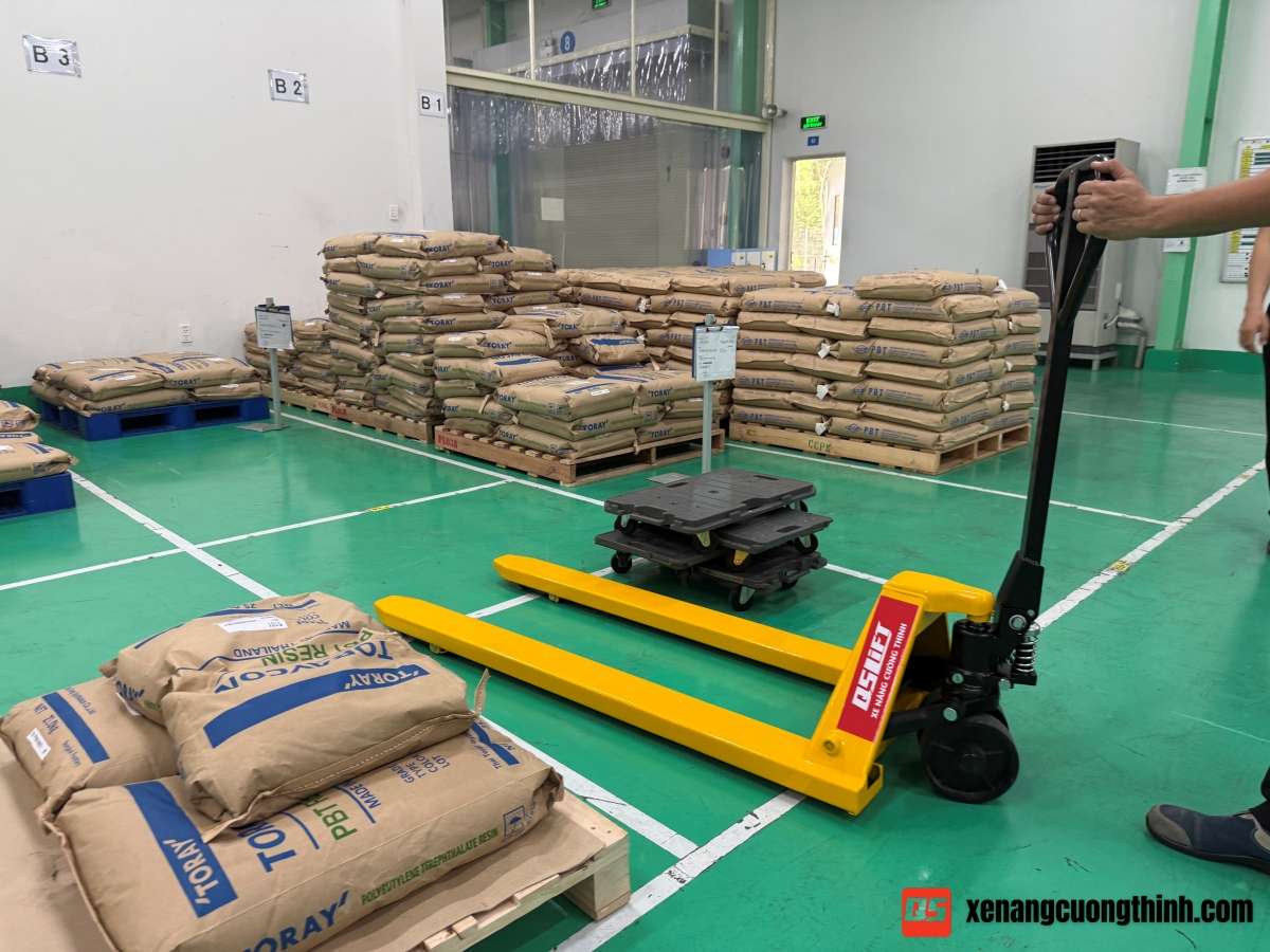 Xe Nâng Tay Siêu Dài