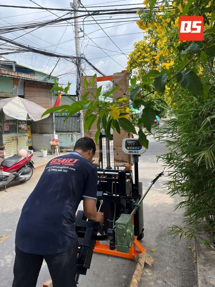 Bàn Giao Xe Nâng Thùng Phuy Điện Có Gắn Cân Điện Tử | Xe Nâng Cường Thịnh